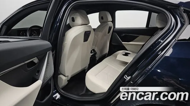 BMW 5 Series G60 — Фото автомобиля 16
