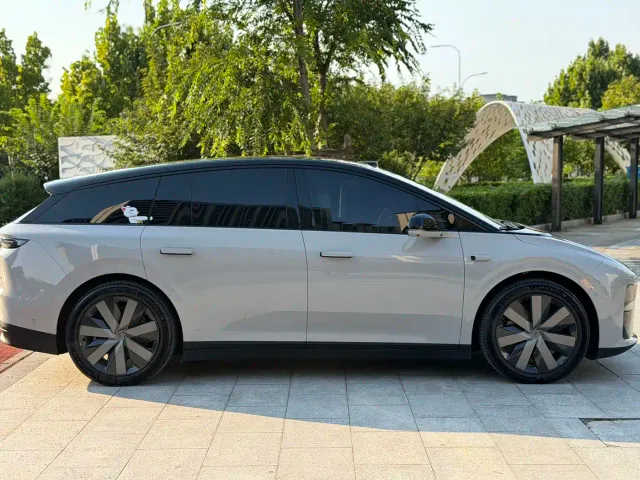 Li Auto i6 — Фото автомобиля 8