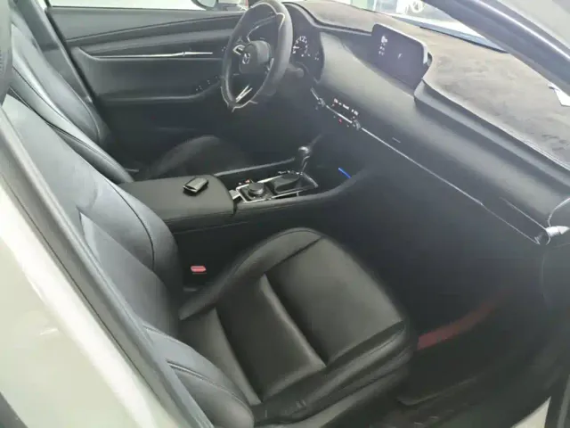 Mazda Axela — Фото автомобиля 24