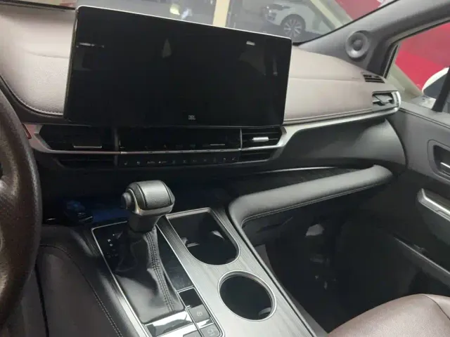 Toyota Sienna — Фото автомобиля 6