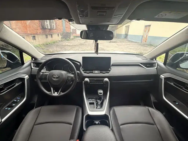 Toyota RAV4 — Фото автомобиля 16