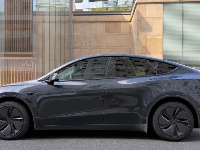 Tesla Model Y — Фото автомобиля 4