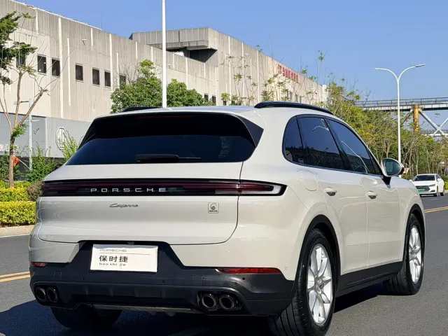 Porsche Cayenne — Фото автомобиля 12