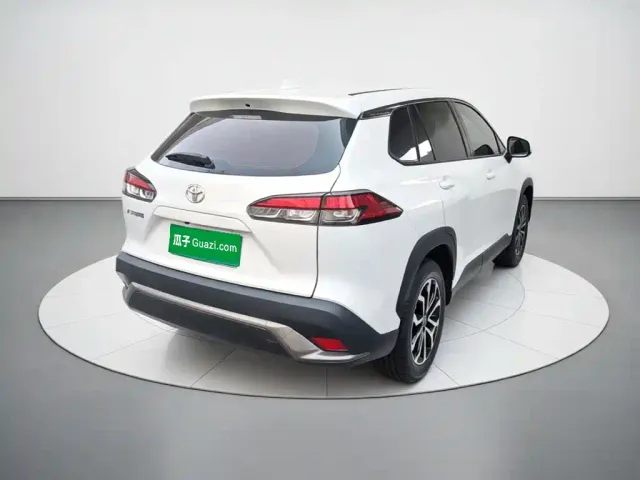 Toyota Frontlander 2023 2.0L CVT Luxury Edition — Фото автомобиля 4