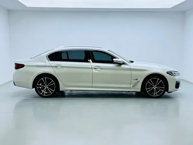 BMW 5 Series — Фото автомобиля 9