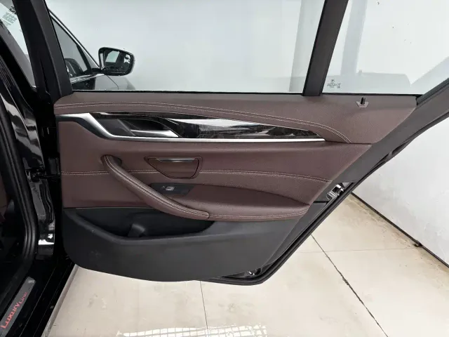 BMW 5 Series — Фото автомобиля 23