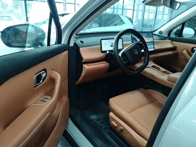 Leapmotor C10 — Фото автомобиля 11