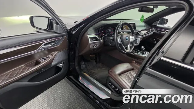 BMW 7 Series — Фото автомобиля 10