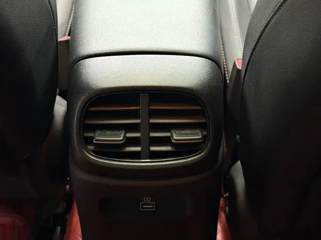 Hyundai Elantra — Фото автомобиля 14