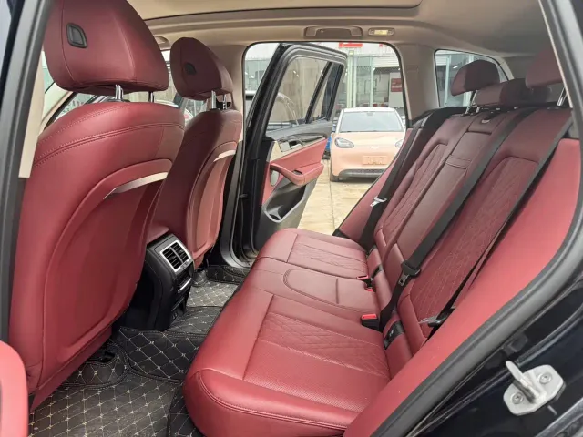 BMW iX3 — Фото автомобиля 11