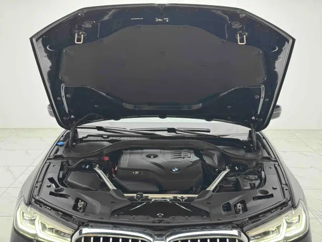 BMW 5 Series — Фото автомобиля 10