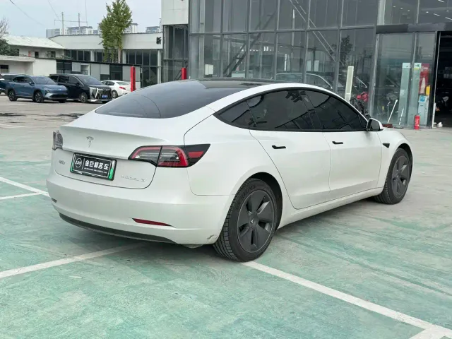 Tesla Model 3 — Фото автомобиля 7