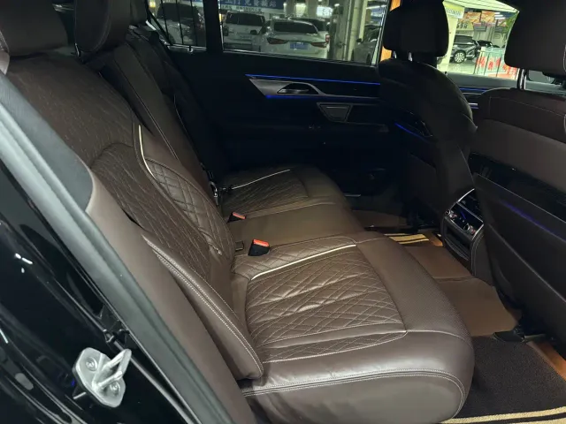 BMW 7 Series — Фото автомобиля 19