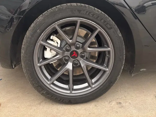 Tesla Model 3 — Фото автомобиля 7