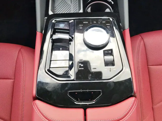 BMW i5 — Фото автомобиля 11