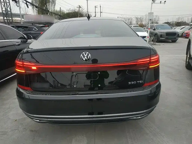 Volkswagen Passat — Фото автомобиля 3