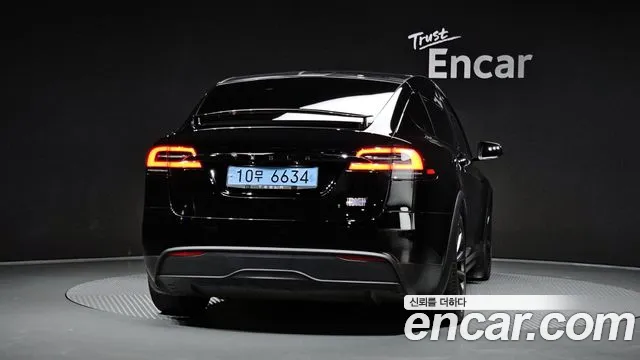 Tesla Model X — Фото автомобиля 4