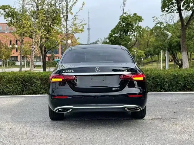 Mercedes-Benz E-Class — Фото автомобиля 7