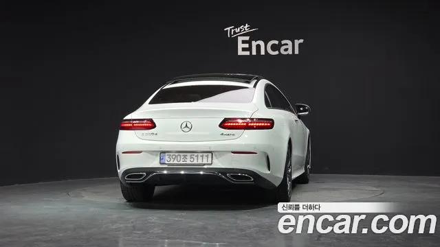 Mercedes-Benz E-Class — Фото автомобиля 4
