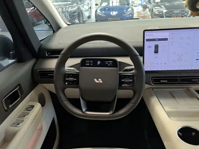 Li Auto MEGA — Фото автомобиля 10