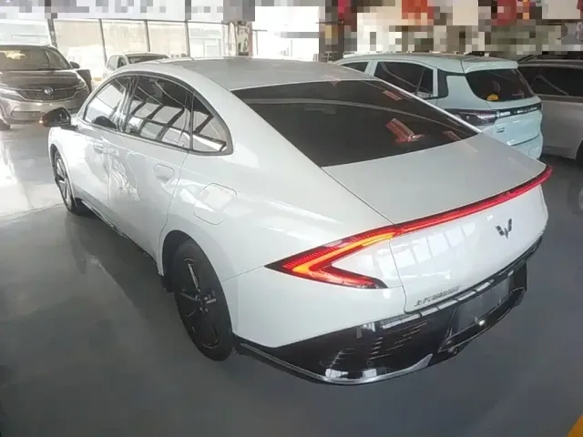 Wuling Starlight — Фото автомобиля 4