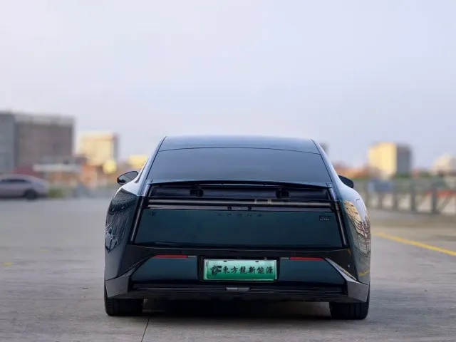 Xpeng P7 — Фото автомобиля 8