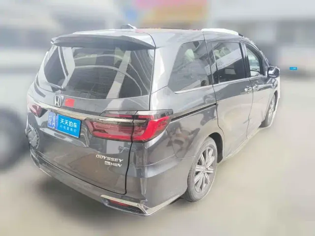 Honda Odyssey — Фото автомобиля 2