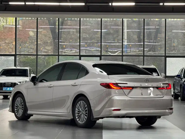 Toyota Camry — Фото автомобиля 10