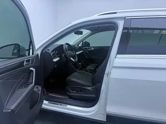 Volkswagen Tiguan L — Фото автомобиля 14