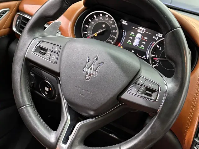 Maserati Levante — Фото автомобиля 22