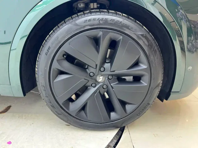 Li Auto L9 — Фото автомобиля 24