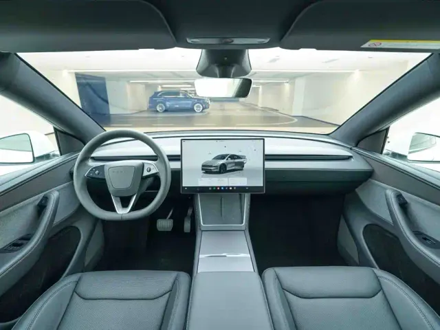 Tesla Model Y — Фото автомобиля 18