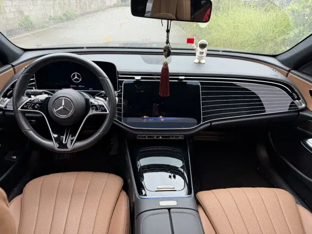 Mercedes-Benz E-Class — Фото автомобиля 5