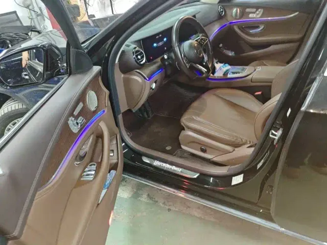 Mercedes-Benz E-Class — Фото автомобиля 3