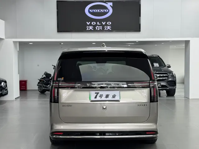 Volvo EM90 — Фото автомобиля 7
