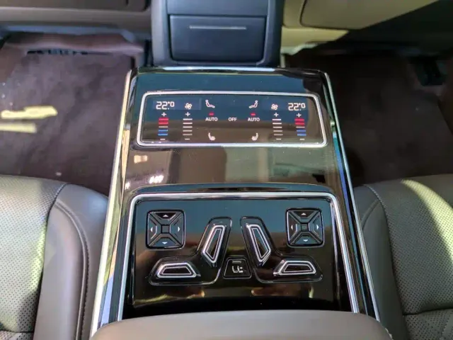 Audi A8 — Фото автомобиля 15