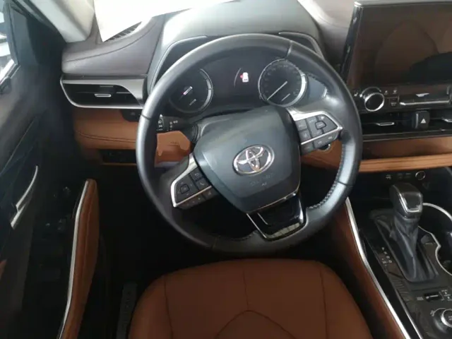 Toyota Highlander — Фото автомобиля 6
