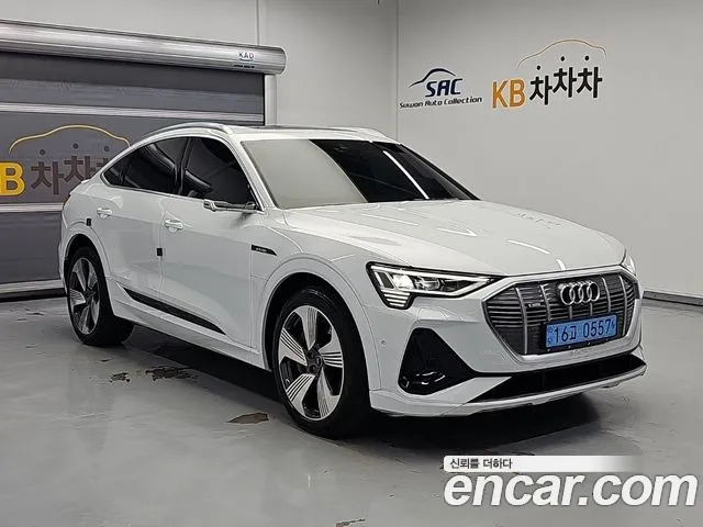 Audi e-tron — Фото автомобиля 4