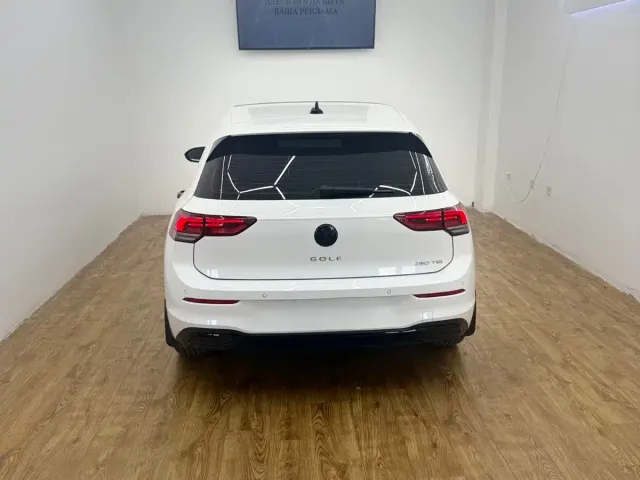 Volkswagen Golf — Фото автомобиля 5