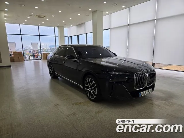 BMW 7 Series G70 — Фото автомобиля 11