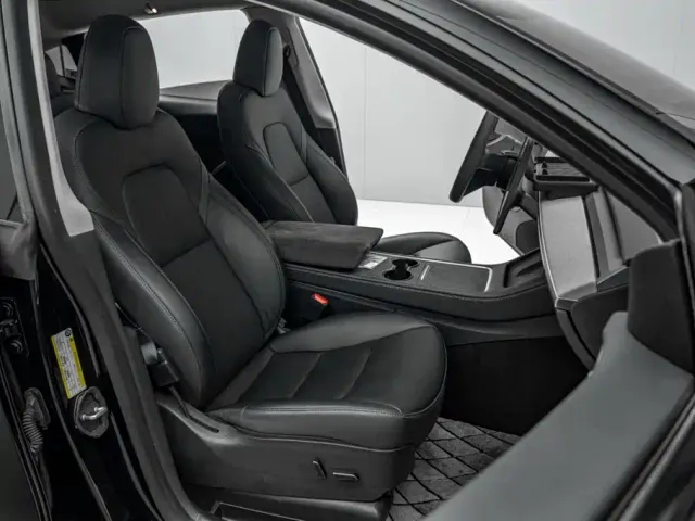Tesla Model Y — Фото автомобиля 18