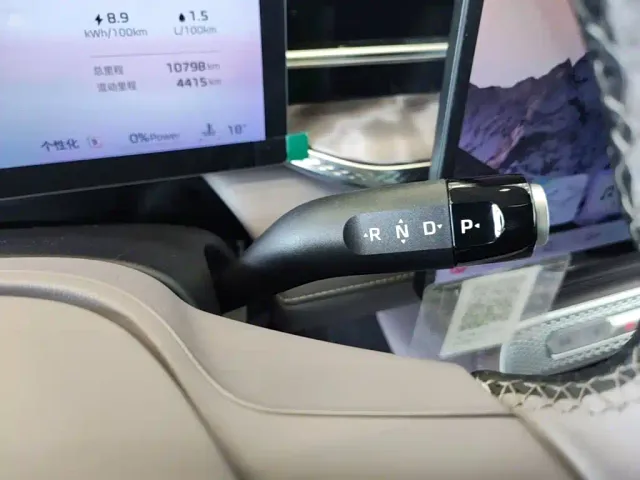 Roewe M7 DMH — Фото автомобиля 13