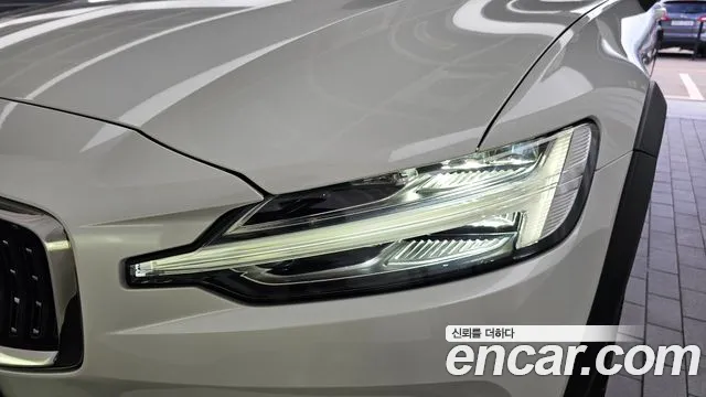 Вольво V60 V60 Cross Country 2 поколение B5 Ultimate AWD — Фото автомобиля 20
