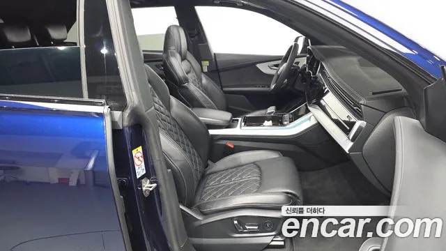 Audi Q8 55 TFSI quattro Premium — Фото автомобиля 25
