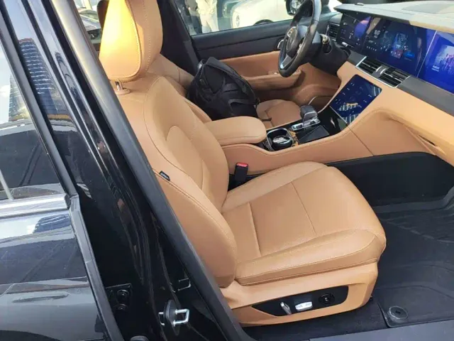 Li Auto ONE — Фото автомобиля 24