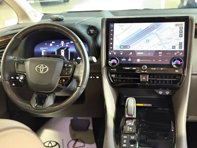 Toyota Alphard — Фото автомобиля 18