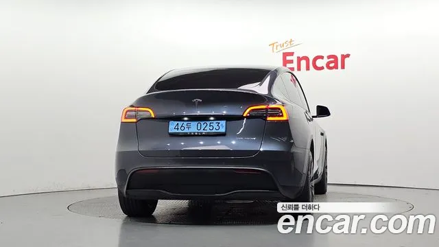 Tesla Model Y — Фото автомобиля 4
