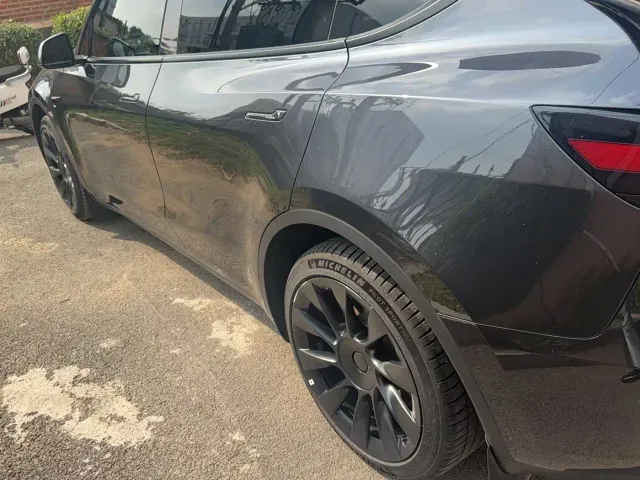 Tesla Model Y — Фото автомобиля 19