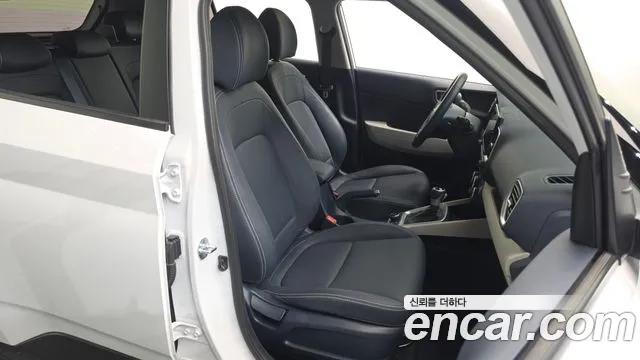 Hyundai Venue — Фото автомобиля 12