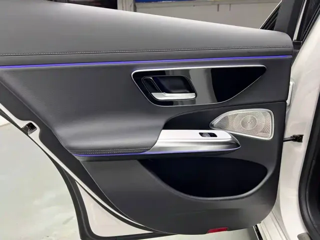Mercedes-Benz E-Class — Фото автомобиля 15